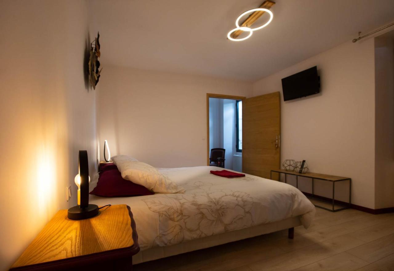 Au Bouchon Hotel Saint-Aigulin Kültér fotó